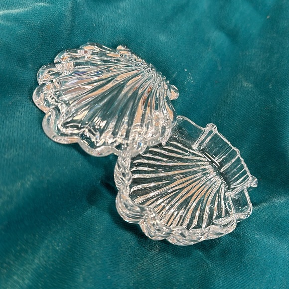 Shell 🐚 Glass Trinket Box - Picture 3 of 8